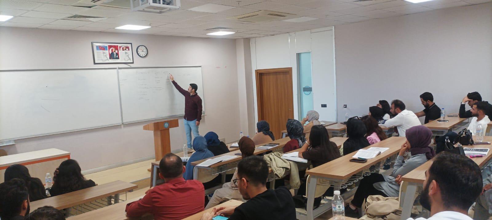 KAMU YÖNETİMİ BÖLÜMÜ ERASMUS+ BİLGİLENDİRME TOPLANTISI GERÇEKLEŞTİRİLDİ